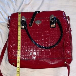 Red crocodile croc pleather glossy bag shoulder arm purse